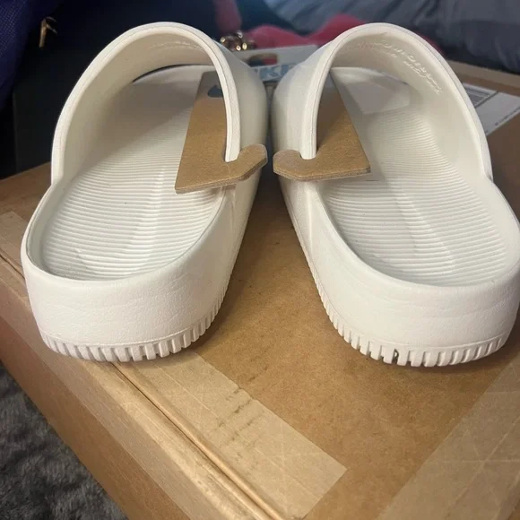 X SOLD X 

Nike White Slide Sandals - Picture 4 of 7